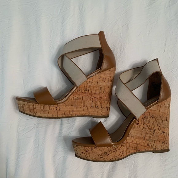 Steve Madden Wedge Sandal - Picture 1 of 4